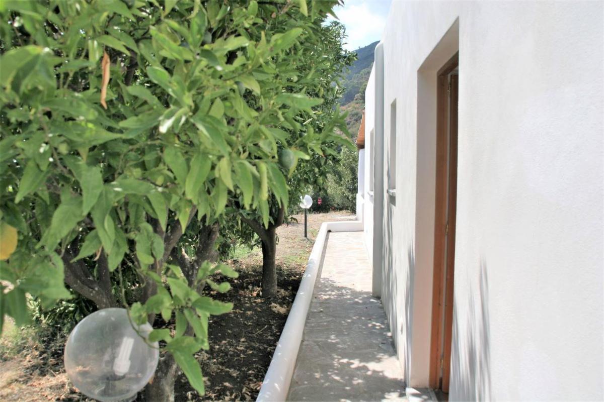 Case Al Mare - Terrazzi Panoramici E Ampio Giardino Santa Marina Salina Exterior foto