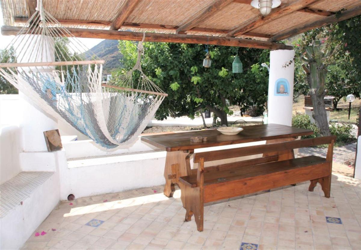 Case Al Mare - Terrazzi Panoramici E Ampio Giardino Santa Marina Salina Exterior foto